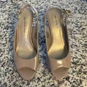 Bandolino patent nude peep toe sling back pump 3” heel 1/2” platform